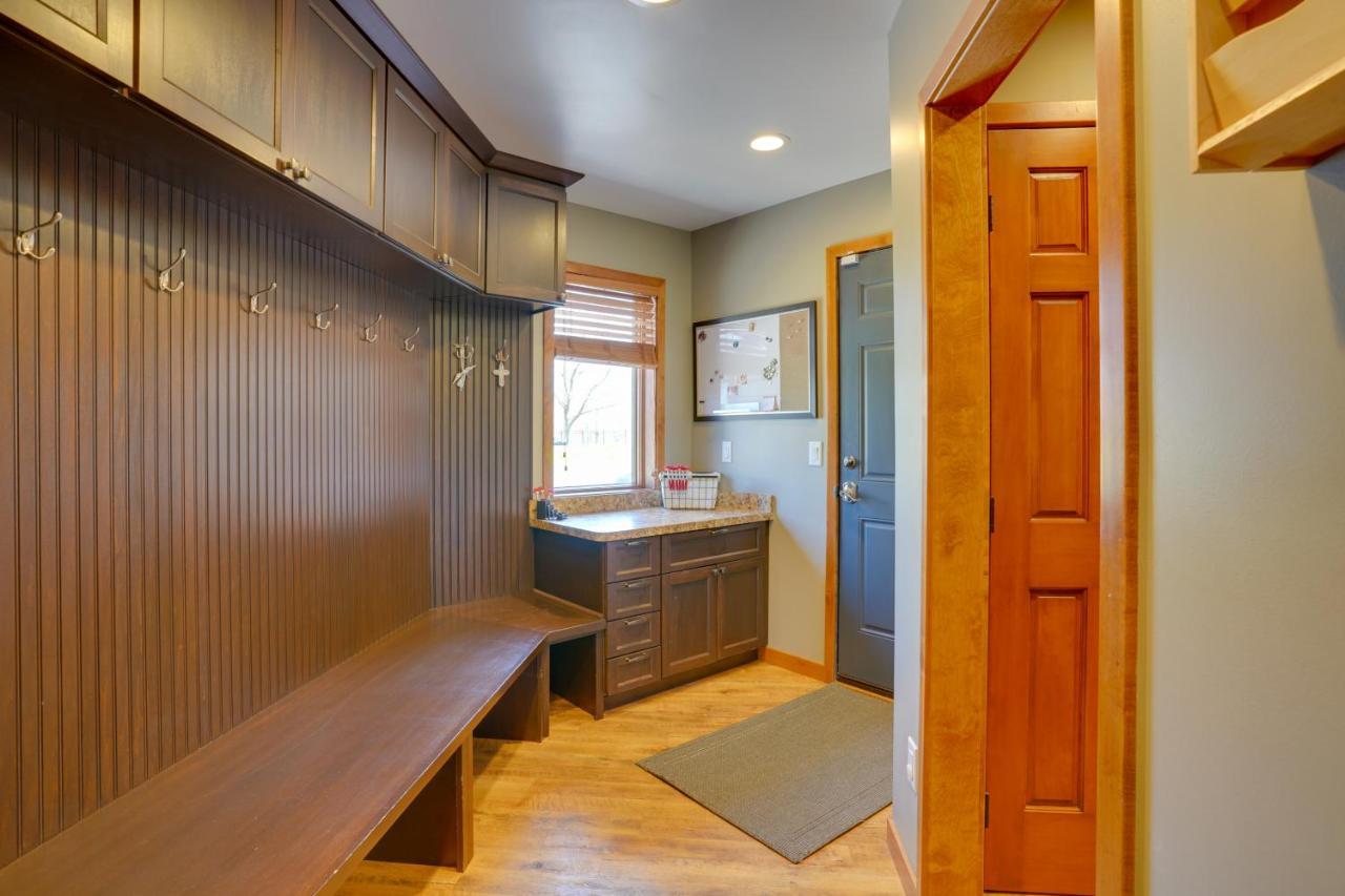 Expansive Shakopee Vacation Rental On 5 Acres! エクステリア 写真